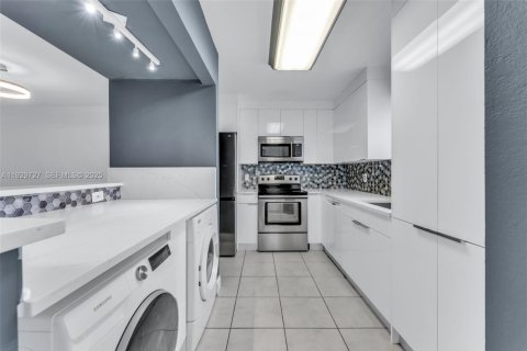 Touwnhouse à louer à Fort Lauderdale, Floride: 3 chambres, 140.1 m2 № 1989817 - photo 1