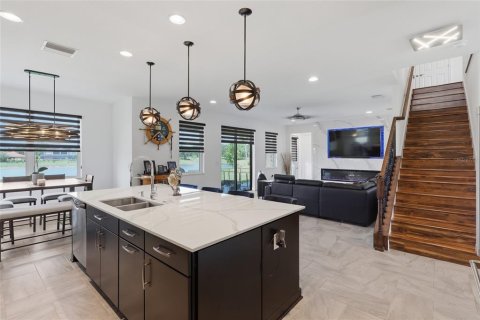 Casa en venta en Seffner, Florida, 5 dormitorios, 303.6 m2 № 2202354 - foto 17