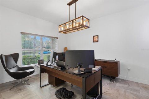 Casa en venta en Seffner, Florida, 5 dormitorios, 303.6 m2 № 2202354 - foto 12