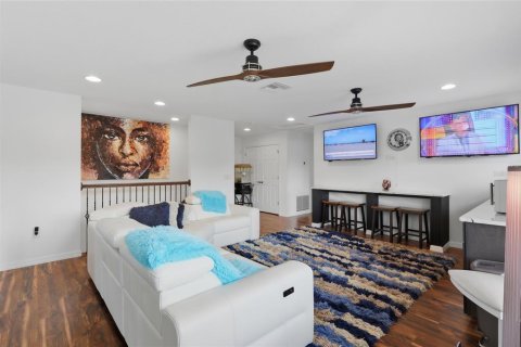 Casa en venta en Seffner, Florida, 5 dormitorios, 303.6 m2 № 2202354 - foto 26