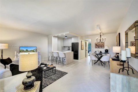 Condo in Pembroke Pines, Florida, 1 bedroom  № 1836761 - photo 1