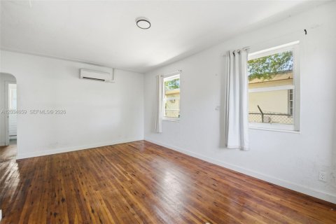 Villa ou maison à louer à Miami, Floride: 1 chambre, 50.35 m2 № 2240289 - photo 2