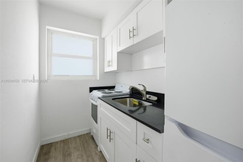 Villa ou maison à louer à Miami, Floride: 1 chambre, 50.35 m2 № 2240289 - photo 5