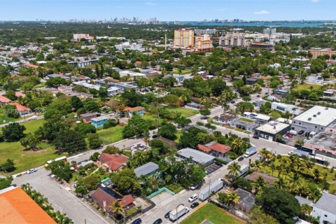 Villa ou maison à louer à Miami, Floride: 1 chambre, 50.35 m2 № 2240289 - photo 12