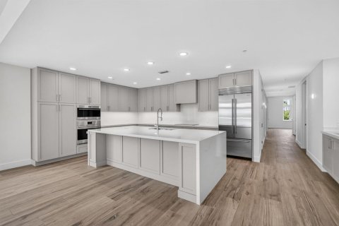 Condo in Palm Beach Shores, Florida, 2 bedrooms № 2088067 - photo 7