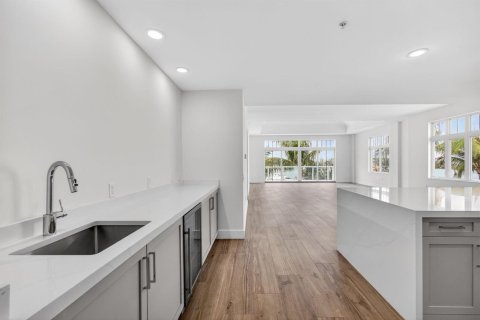 Condo in Palm Beach Shores, Florida, 2 bedrooms № 2088067 - photo 14