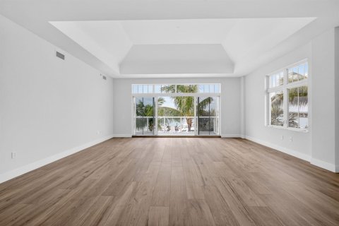 Condo in Palm Beach Shores, Florida, 2 bedrooms № 2088067 - photo 12