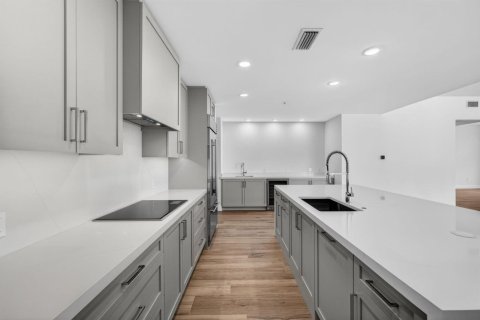 Condo in Palm Beach Shores, Florida, 2 bedrooms № 2088067 - photo 16