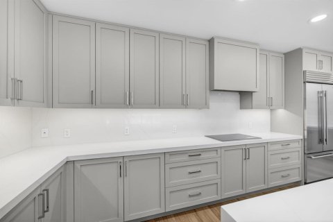 Condo in Palm Beach Shores, Florida, 2 bedrooms № 2088067 - photo 17