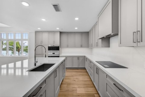 Condo in Palm Beach Shores, Florida, 2 bedrooms № 2088067 - photo 8