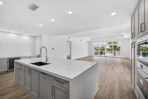 Condo in Palm Beach Shores, Florida, 2 bedrooms № 2088067 - photo 15