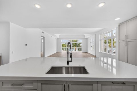 Condo in Palm Beach Shores, Florida, 2 bedrooms № 2088067 - photo 10