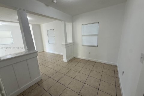 Снять в аренду виллу или дом в Майами, Флорида 3 спальни, 209.31м2, № 2063324 - фото 12