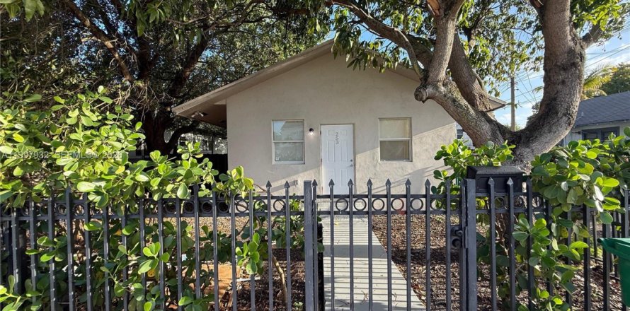 Дом в Майами, Флорида 3 спальни, 209.31м2 № 2063324