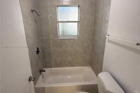 Снять в аренду виллу или дом в Майами, Флорида 3 спальни, 209.31м2, № 2063324 - фото 11