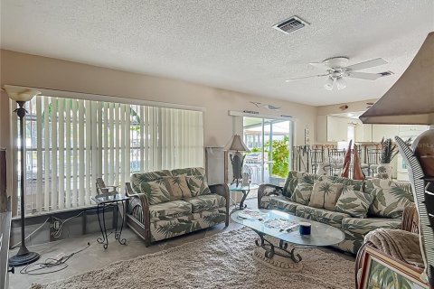 Casa en venta en Crystal River, Florida, 3 dormitorios, 170.75 m2 № 1673347 - foto 9