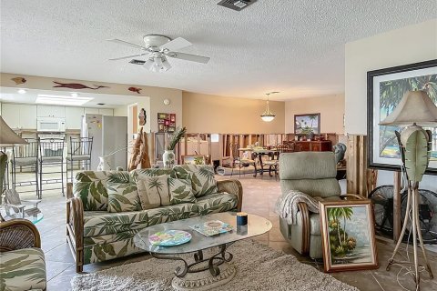 Casa en venta en Crystal River, Florida, 3 dormitorios, 170.75 m2 № 1673347 - foto 10