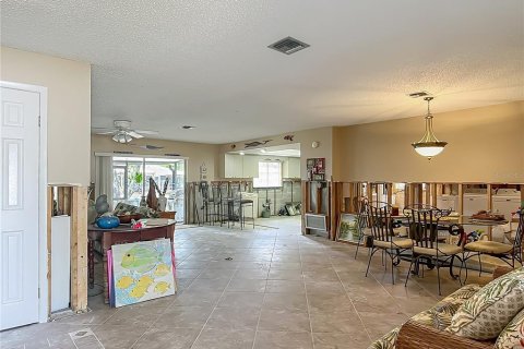 Casa en venta en Crystal River, Florida, 3 dormitorios, 170.75 m2 № 1673347 - foto 5