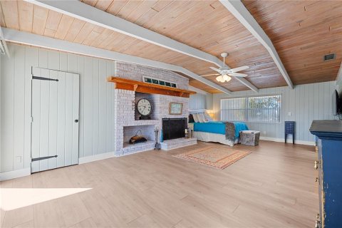 House in Seminole, Florida 4 bedrooms, 235.41 sq.m. № 1528250 - photo 23