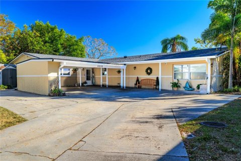 House in Seminole, Florida 4 bedrooms, 235.41 sq.m. № 1528250 - photo 1