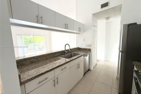 Condo in Miami, Florida, 3 bedrooms  № 2068750 - photo 12