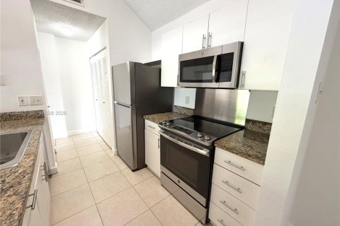 Condo in Miami, Florida, 3 bedrooms  № 2068750 - photo 10