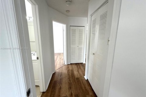 Condo in Miami, Florida, 3 bedrooms  № 2068750 - photo 17