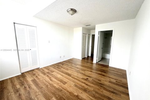 Condo in Miami, Florida, 3 bedrooms  № 2068750 - photo 15