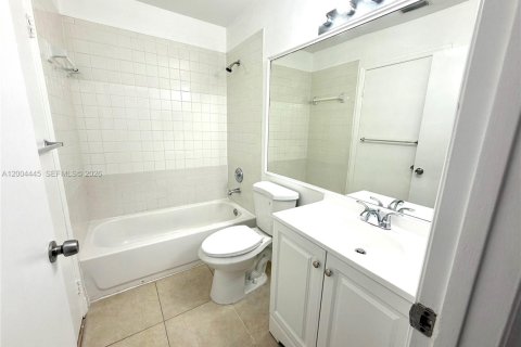 Condo in Miami, Florida, 3 bedrooms  № 2068750 - photo 20