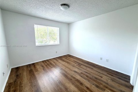 Condo in Miami, Florida, 3 bedrooms  № 2068750 - photo 19