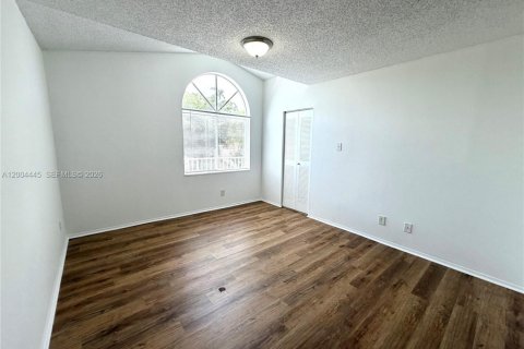 Condo in Miami, Florida, 3 bedrooms  № 2068750 - photo 14