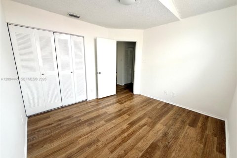 Condo in Miami, Florida, 3 bedrooms  № 2068750 - photo 21