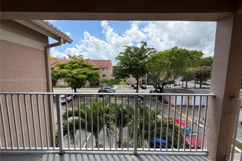 Condo in Miami, Florida, 3 bedrooms  № 2068750 - photo 25
