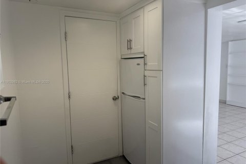 Apartamento en alquiler en Hollywood, Florida № 2015979 - foto 7