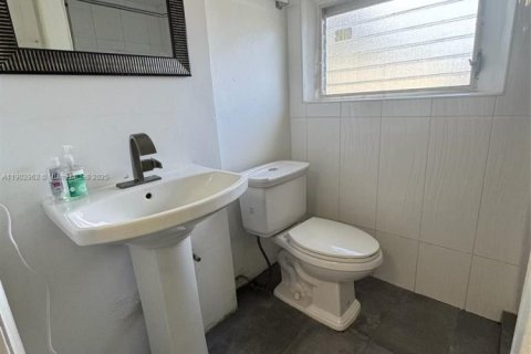 Apartamento en alquiler en Hollywood, Florida № 2015979 - foto 4