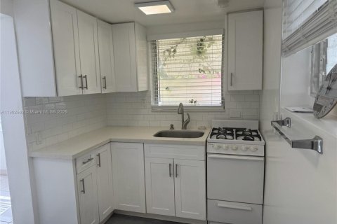 Apartamento en alquiler en Hollywood, Florida № 2015979 - foto 6