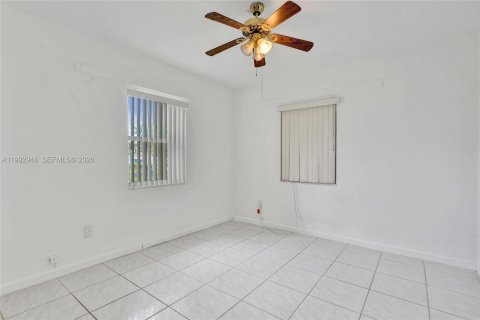 Propiedad comercial en venta en Hallandale Beach, Florida, 99.03 m2 № 2055231 - foto 13