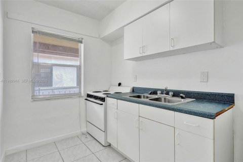 Propiedad comercial en venta en Hallandale Beach, Florida, 99.03 m2 № 2055231 - foto 10