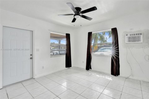 Propiedad comercial en venta en Hallandale Beach, Florida, 99.03 m2 № 2055231 - foto 3