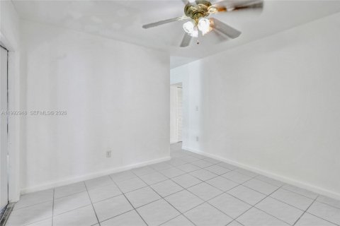 Propiedad comercial en venta en Hallandale Beach, Florida, 99.03 m2 № 2055231 - foto 8