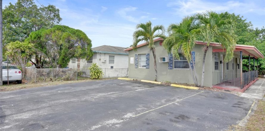 Propiedad comercial en Hallandale Beach, Florida 99.03 m2 № 2055231