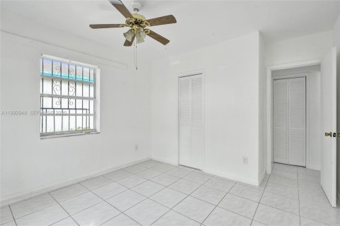 Propiedad comercial en venta en Hallandale Beach, Florida, 99.03 m2 № 2055231 - foto 5