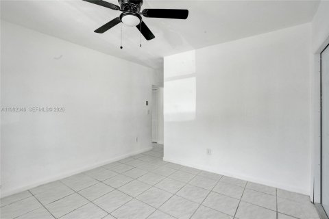 Propiedad comercial en venta en Hallandale Beach, Florida, 99.03 m2 № 2055231 - foto 4