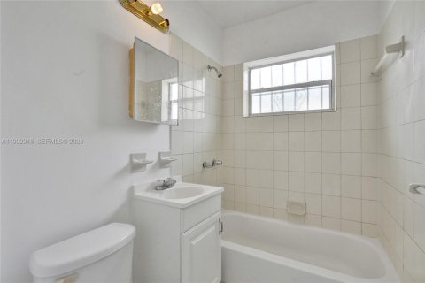 Propiedad comercial en venta en Hallandale Beach, Florida, 99.03 m2 № 2055231 - foto 15