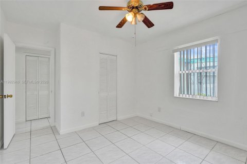 Propiedad comercial en venta en Hallandale Beach, Florida, 99.03 m2 № 2055231 - foto 14