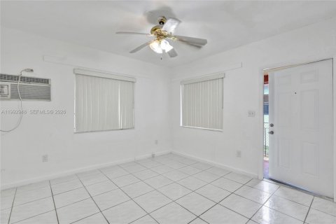 Propiedad comercial en venta en Hallandale Beach, Florida, 99.03 m2 № 2055231 - foto 12