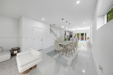 Condo in Miami, Florida, 3 bedrooms  № 1998421 - photo 3