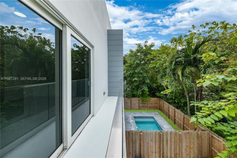 Condo in Miami, Florida, 3 bedrooms  № 1998421 - photo 26