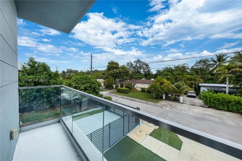 Condo in Miami, Florida, 3 bedrooms  № 1998421 - photo 29