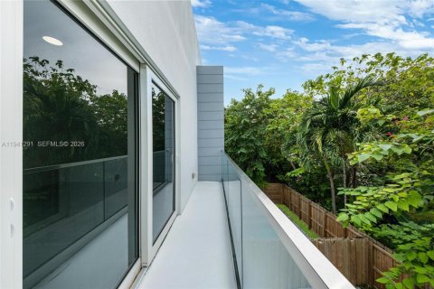 Condo in Miami, Florida, 3 bedrooms  № 1998421 - photo 25